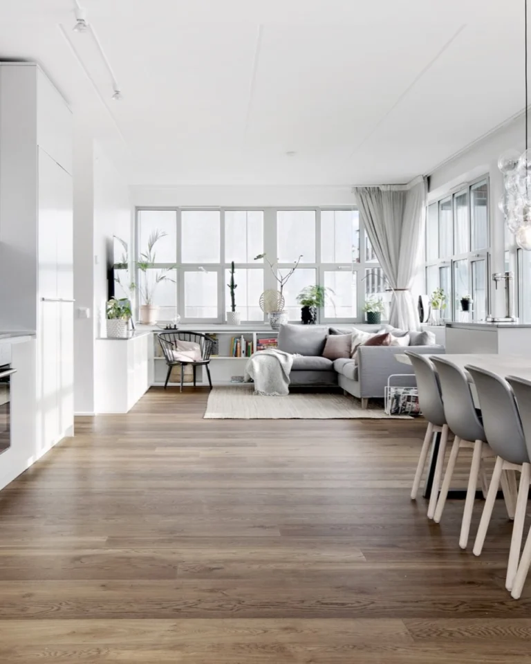 Instagram post from viewmakleri. This post is in position 4.